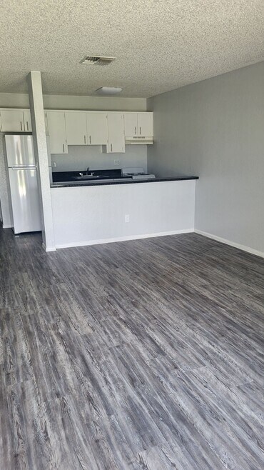 Building Photo - Springwood Villas