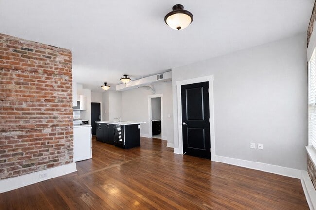 Building Photo - 1011 S 30th Avenue