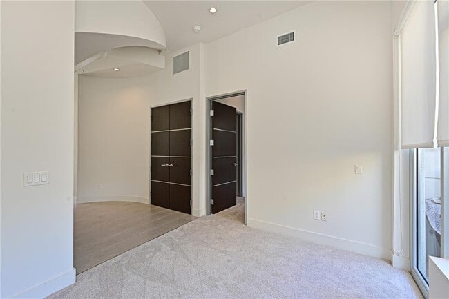 Building Photo - 221 Cosmopolitan Ct