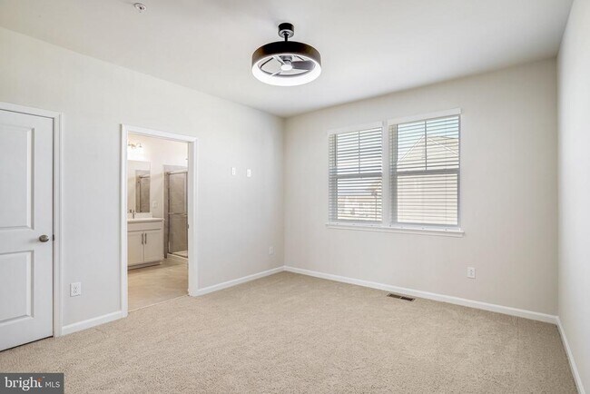 Building Photo - 421 Ensemble Wy