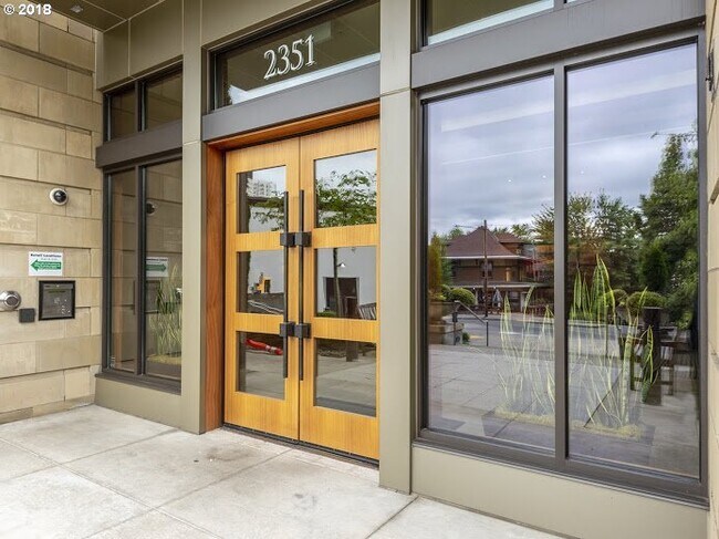 Building Photo - Rare rental in The Westerly - spectacular 2/2.5 unit w/sweeping views/2 parking/2 storage