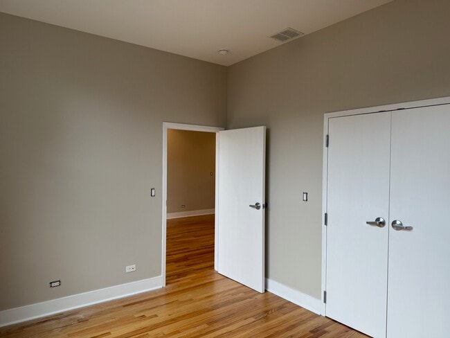 Building Photo - 3122 N Broadway