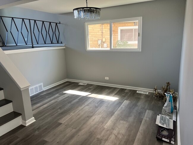 Building Photo - 385 Dover Ln