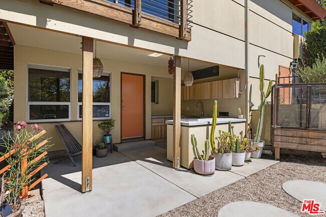 Building Photo - 2021 Park Dr