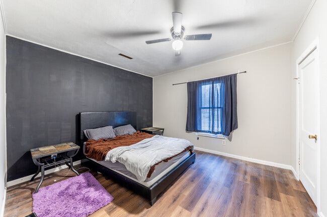 Building Photo - 431 Moro St