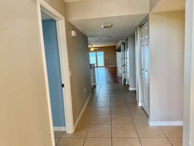 Building Photo - 7028 Sevilla Ct