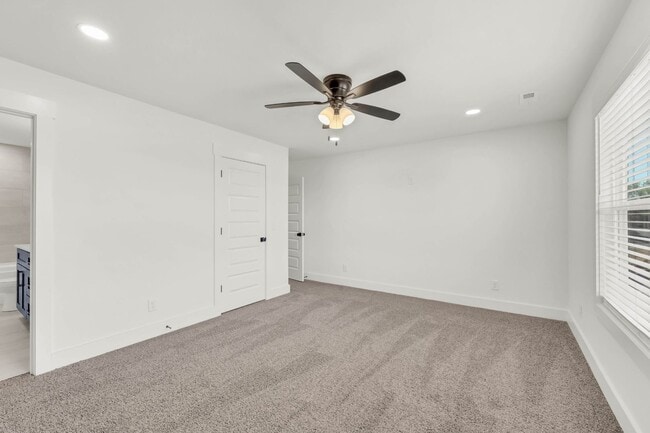 Building Photo - 354 Front Rdg Cir
