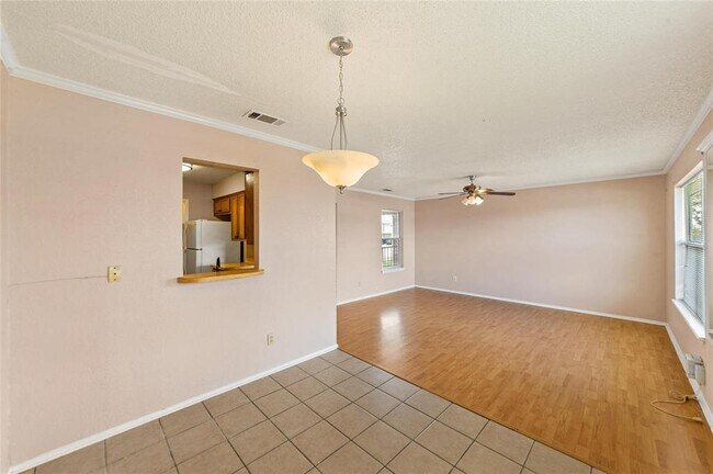 Building Photo - 5545 Brookview Ct