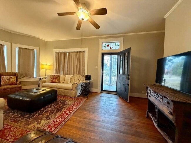 Building Photo - 102 Mulberry St