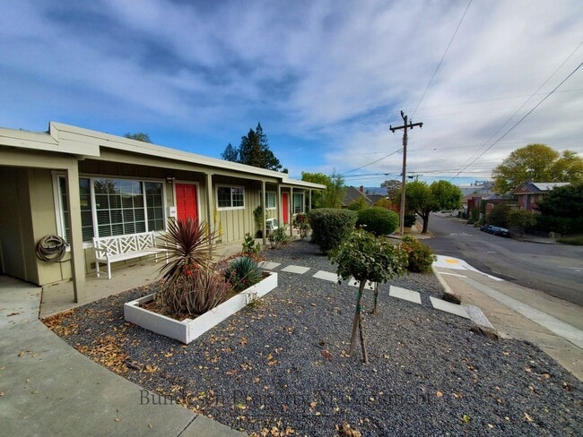 Building Photo - 104 Kent St