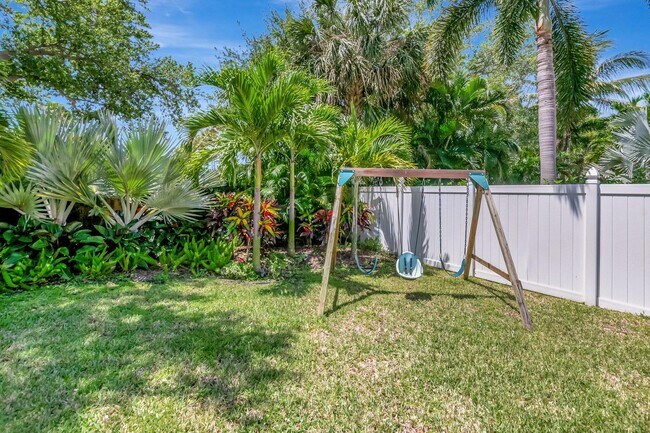 Building Photo - 1050 Delray Lakes Dr