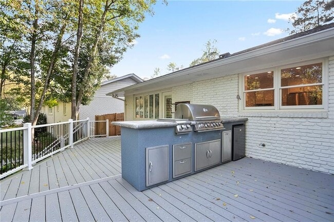 Building Photo - 4555 Runnemede Rd NW