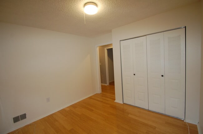 Building Photo - 66 Canterbury Ct