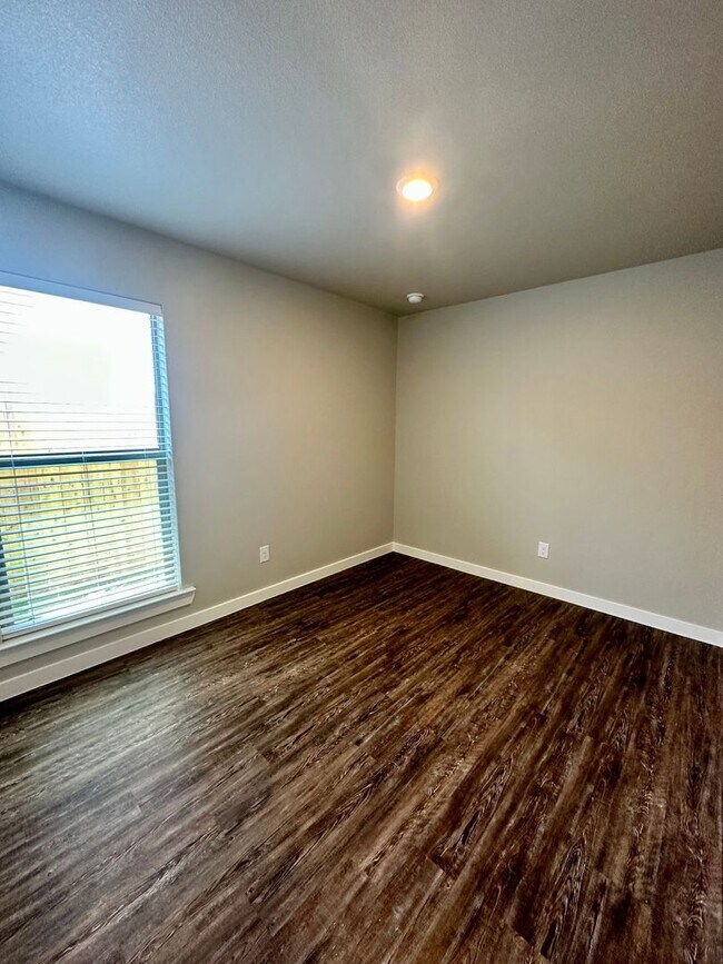 Building Photo - Indulge in Luxury: Upscale 3-Bedroom Duplex for Rent in Coveted Harvest Neighborhood