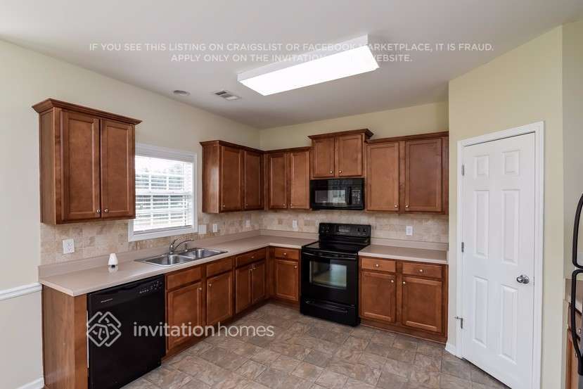 Building Photo - 3465 Gardenside Dr SW