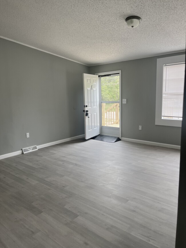 Building Photo - 422 Dundee Cir