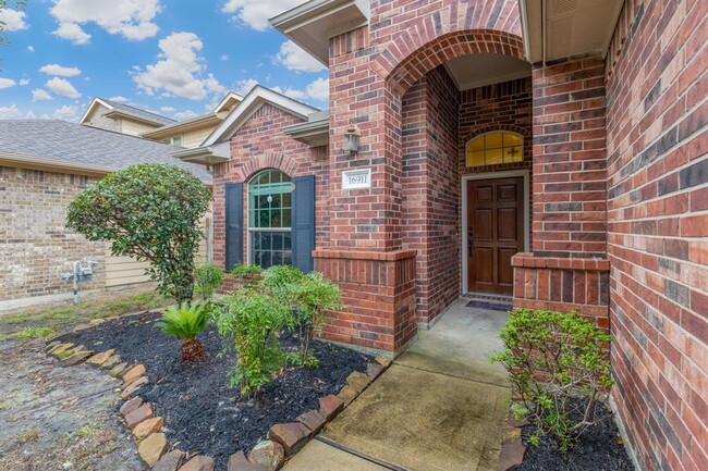 Building Photo - 16911 Savannah Park Dr