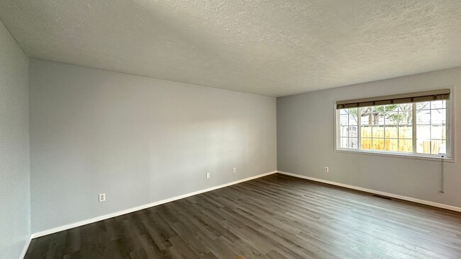 Building Photo - 501-503 S Village Court