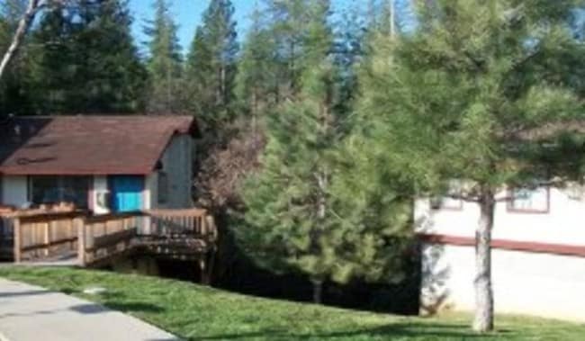 Twin Pines Apts