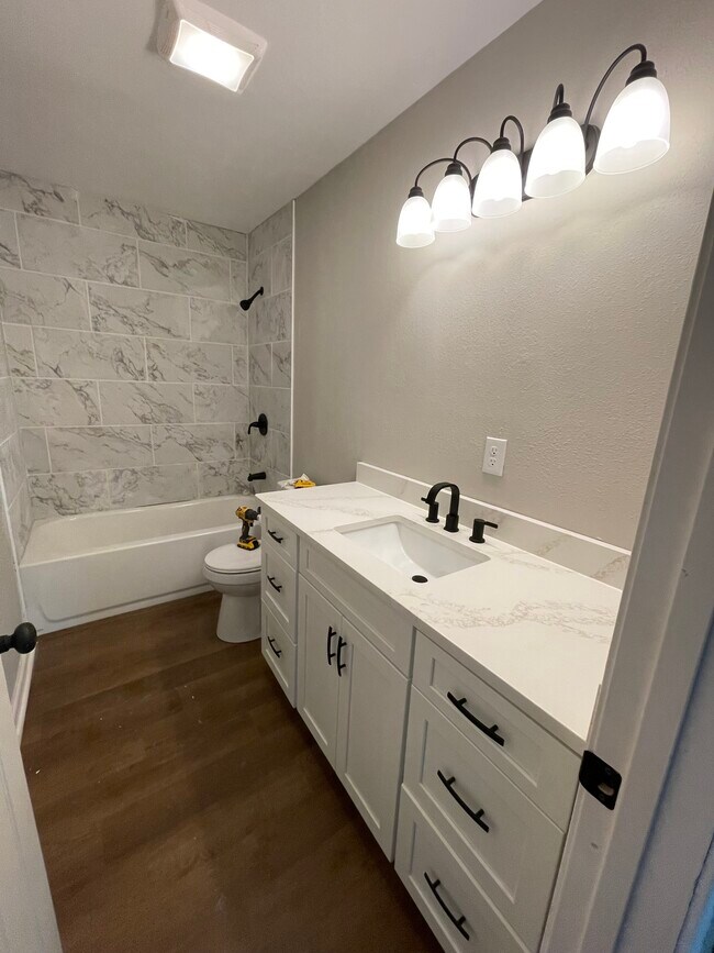 Building Photo - 2304 Loop Acres Rd