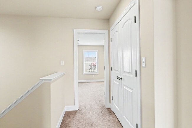 Building Photo - Three bedroom, 2.5 townhome in Mechanicsburg near Trindle Rd.