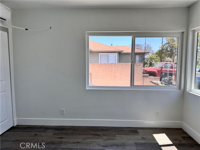 Building Photo - 4563 Bridgeview Ave