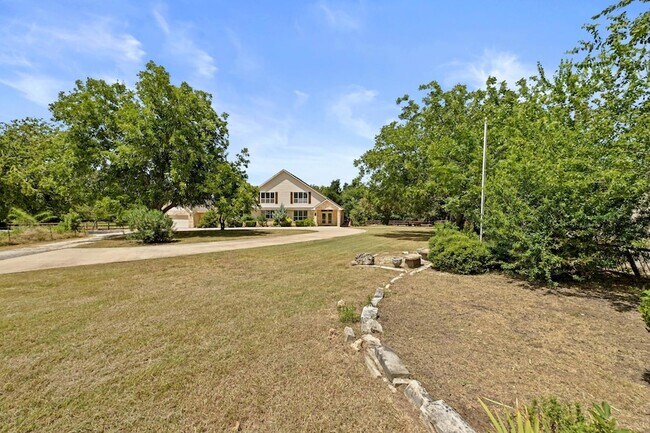 Building Photo - 211 Moore Ln