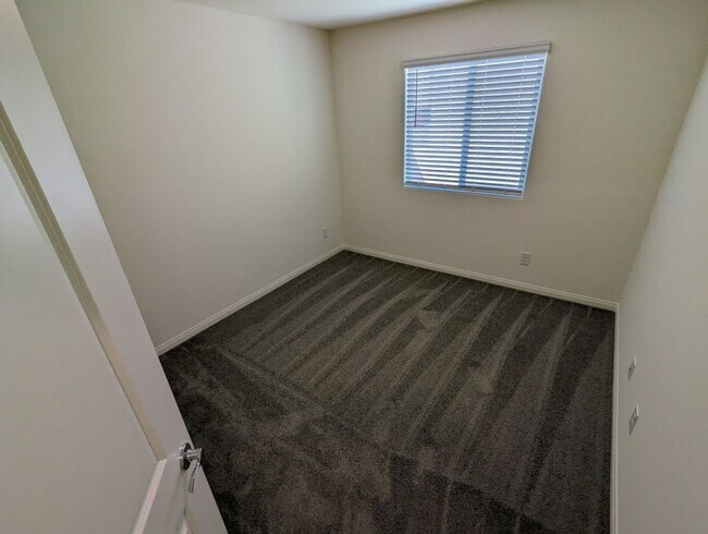 Building Photo - 10947 Cheshire Wds Ave