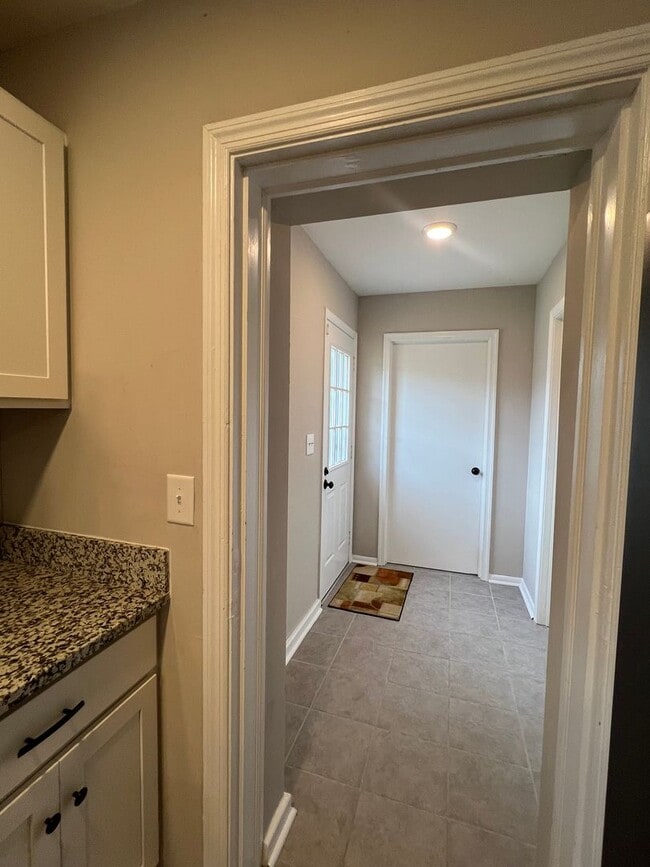 Building Photo - Updated and Spacious ranch in CAMELLIA ACRES