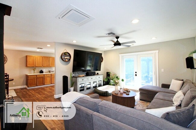 Building Photo - 1437 Mariposa Ct