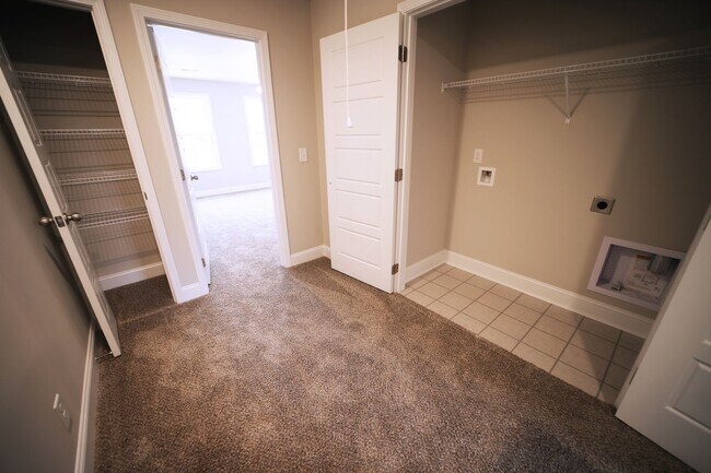 Building Photo - 220 Drayton Dr