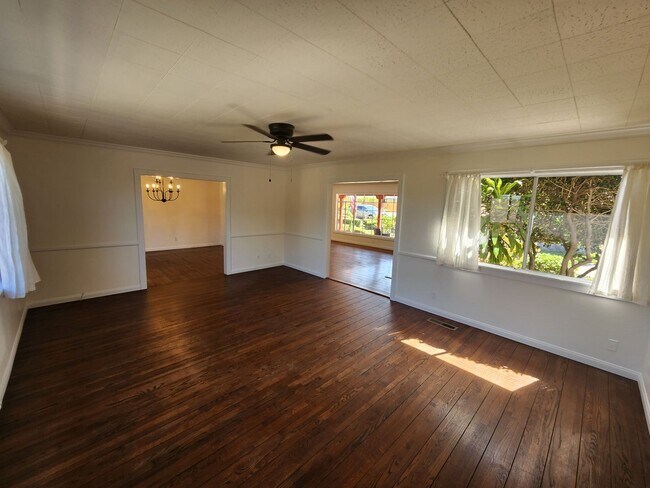 Building Photo - 4950 Rosehedge Dr
