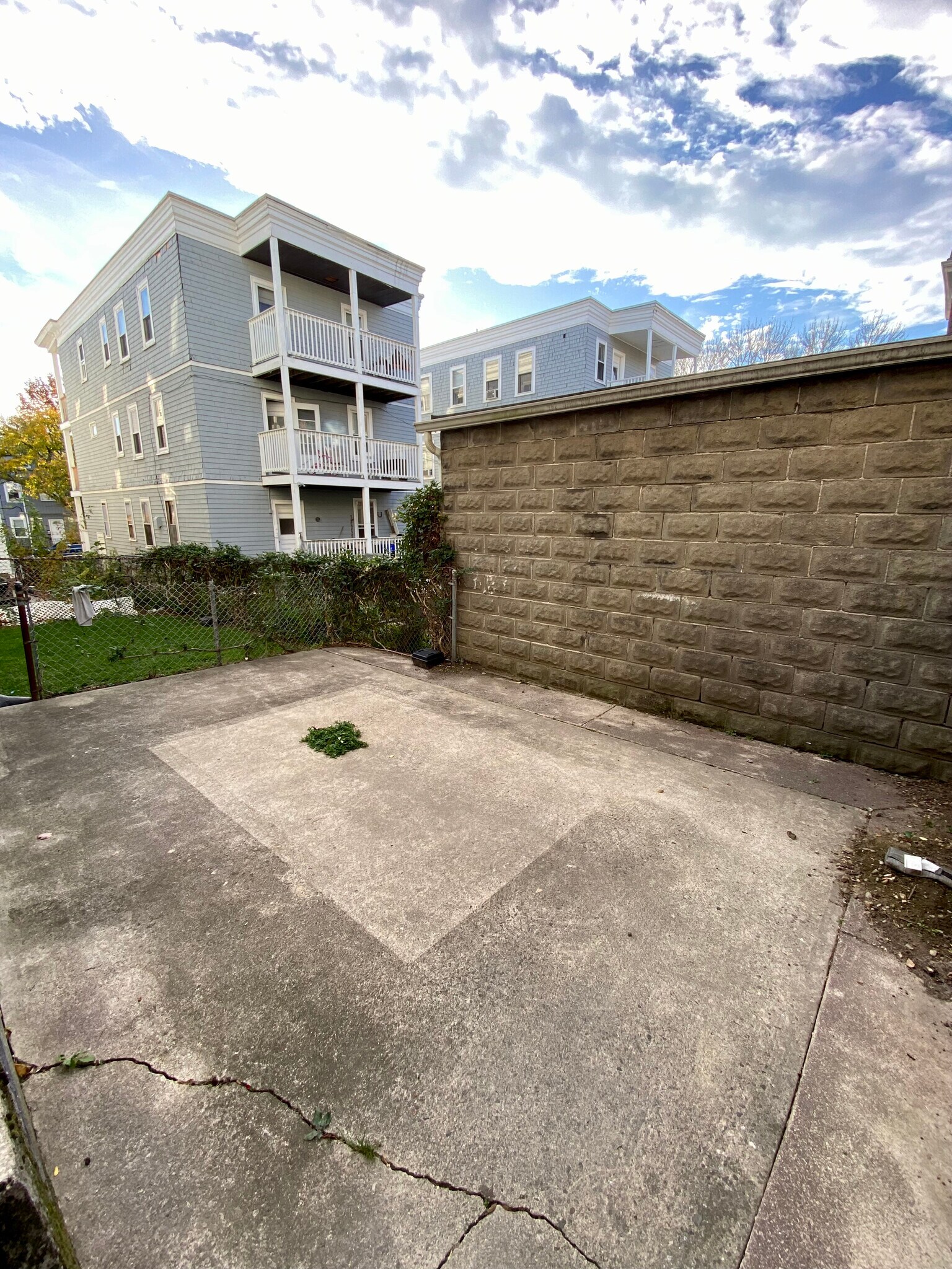 Building Photo - 14 Belknap St