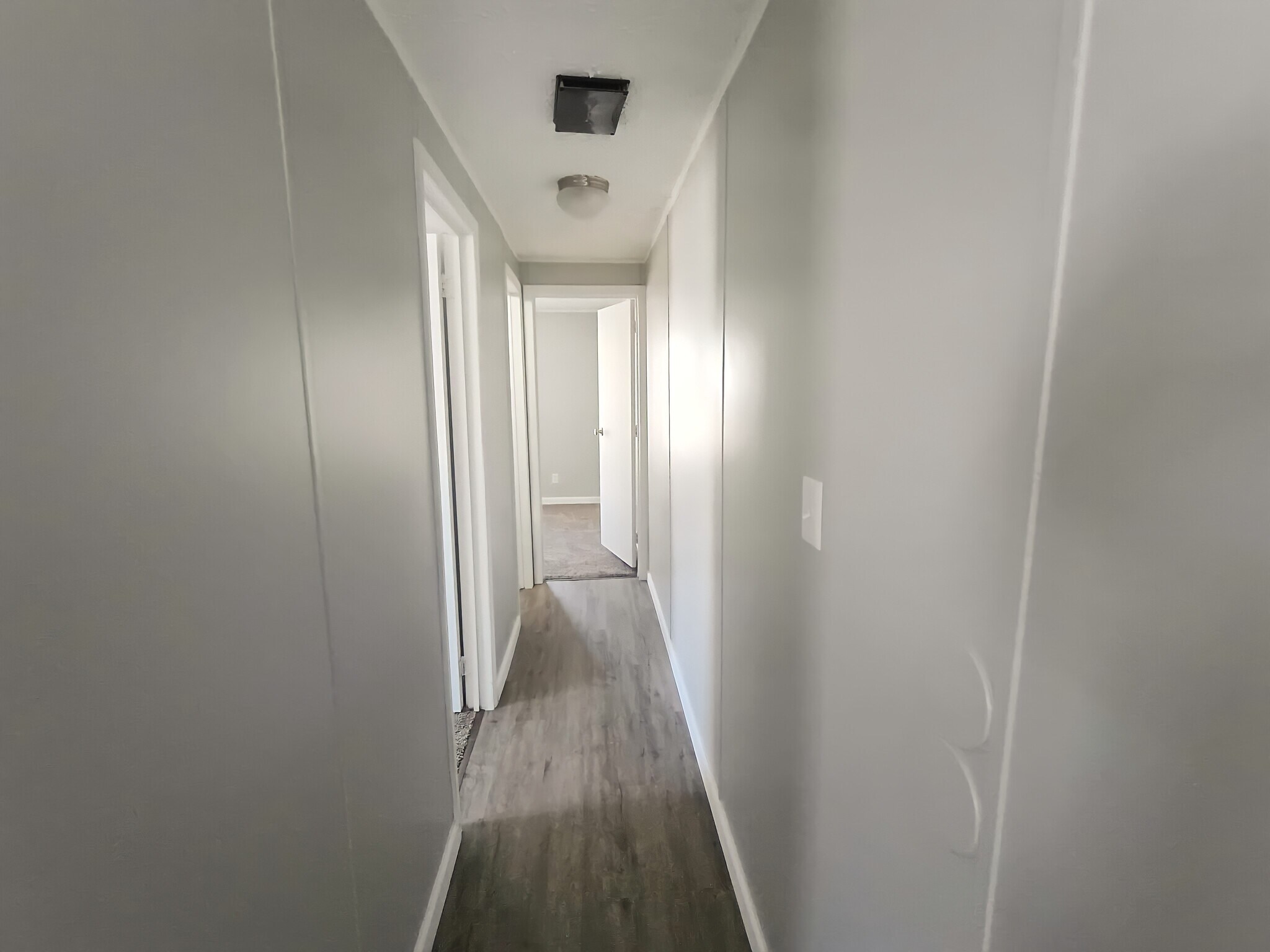 Building Photo - 42 Deerwood Park