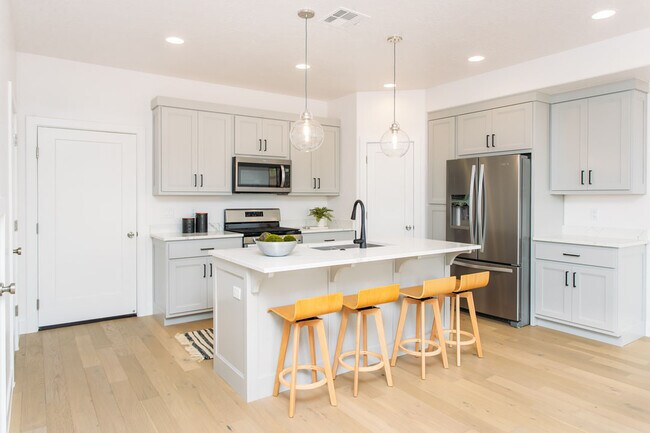 Building Photo - 2608 E Wake Frst Ln