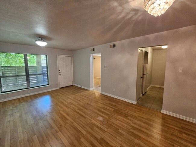 Building Photo - PARK LANE TOWNHOMES!