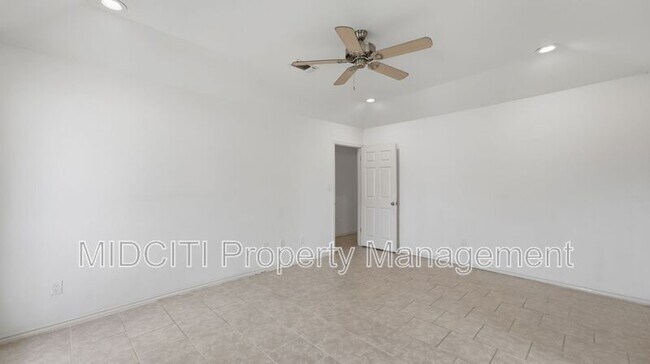 Building Photo - 1233 Hollyhock Ln