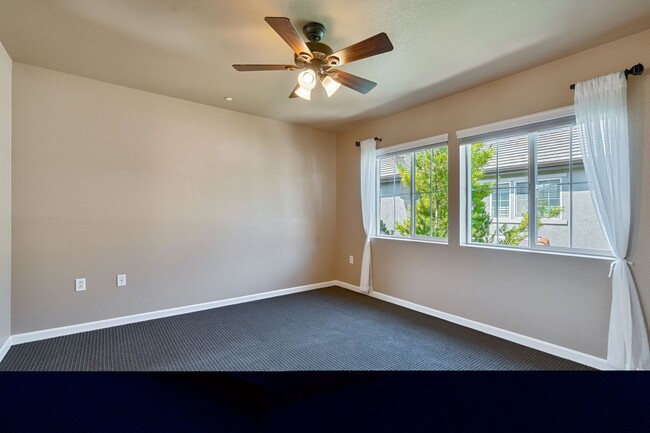 Building Photo - Exceptional 3BR Condo in Folsom! Stylish U...