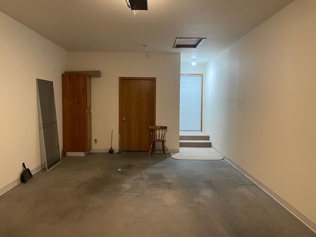 Building Photo - Cozy Home Feel, One Floor Living, Great Ba...