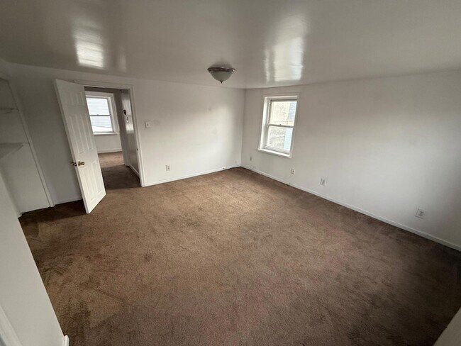 Building Photo - 600 E Girard Ave