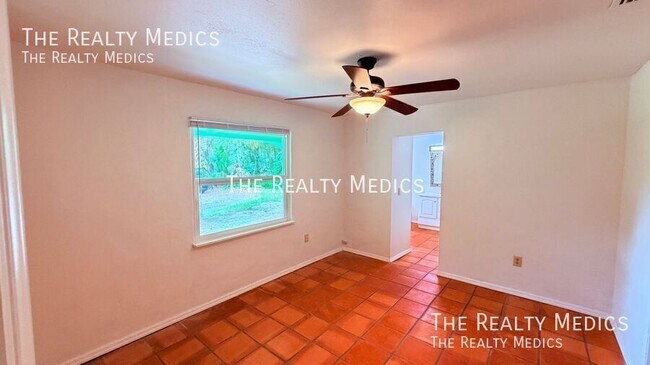 Building Photo - 31061 Lochmore Cir