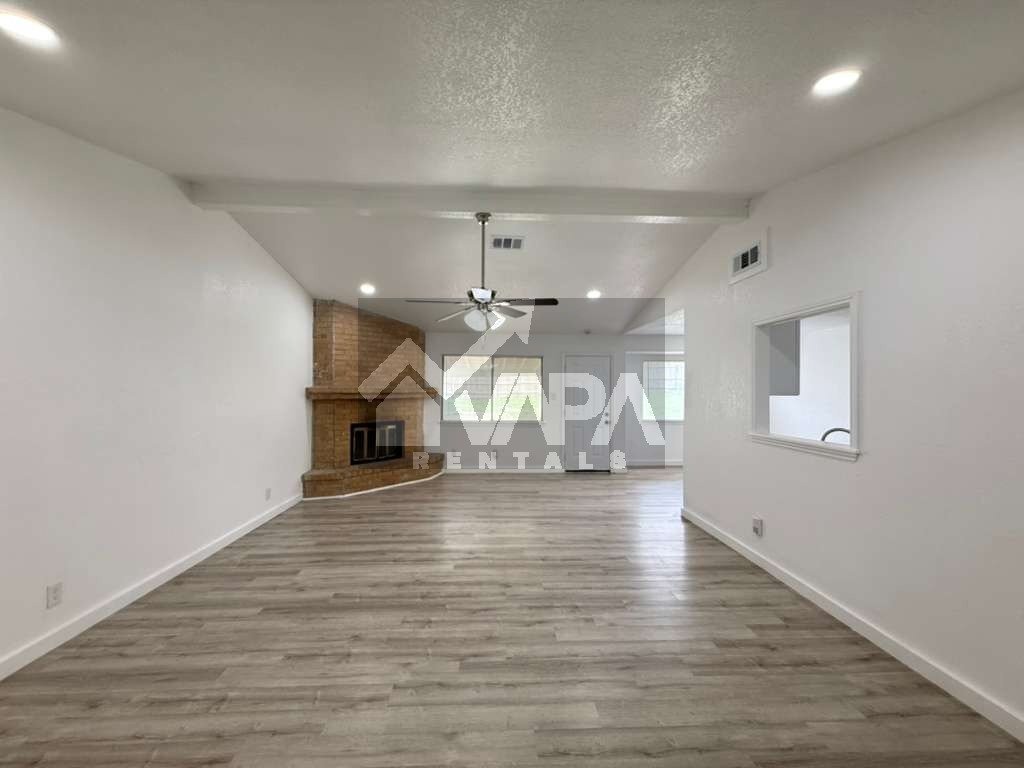 Building Photo - 5679 Wood Oak