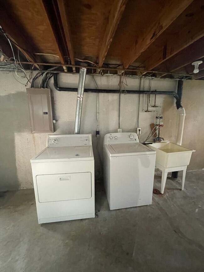 Building Photo - Beautiful 4 Bedroom Home in Ypsilanti! - F...