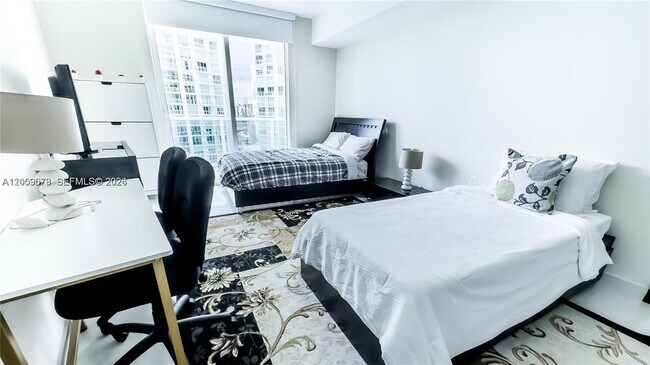 Building Photo - 200 Sunny Isles Blvd