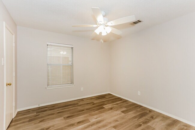 Building Photo - 526 Berryhill Dr