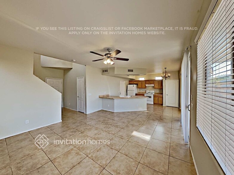 Building Photo - 9833 E Empress Ave