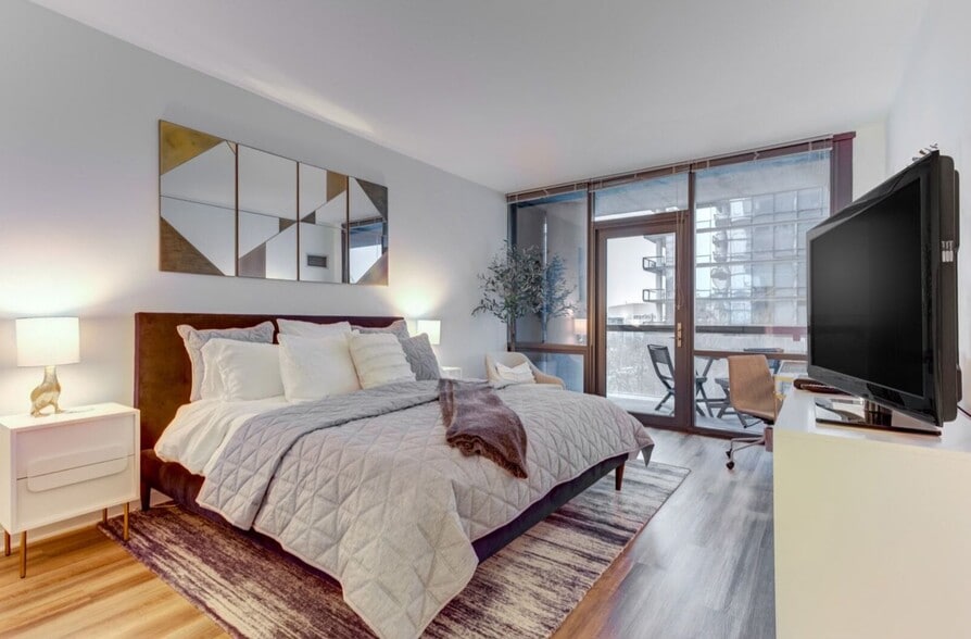 Building Photo - 838 W Blackhawk St