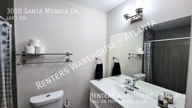 Building Photo - 3010 Santa Monica Dr