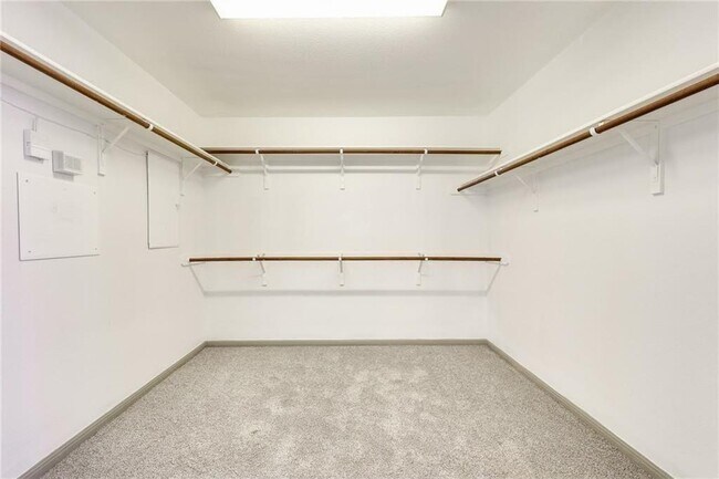 Building Photo - 15113 Fernhill Dr