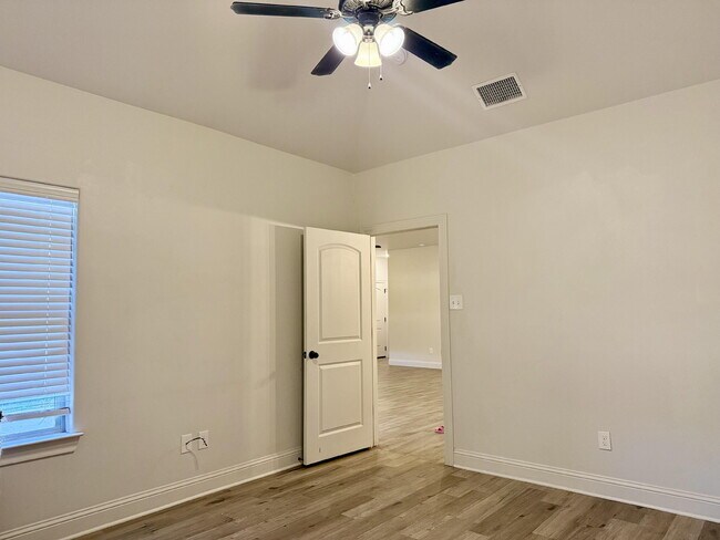 Building Photo - 1708 102nd St